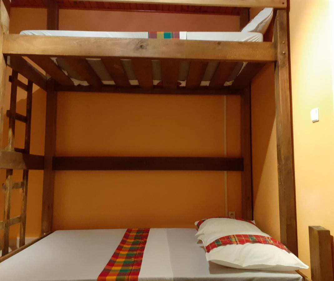 Martinique Hostel Сент-Люс Экстерьер фото